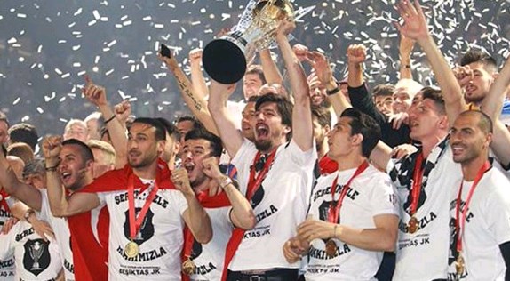 Photo of Beşiktaş, Şampiyonluk Kupası’nı kaldırdı