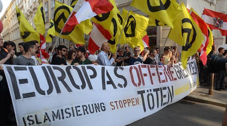 Photo of Avusturya’da ‘İslamlaşma’ karşıtı eylem
