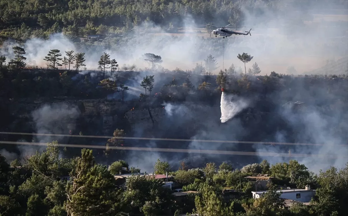 Photo of Orman yangınlarına müdahale sürüyor