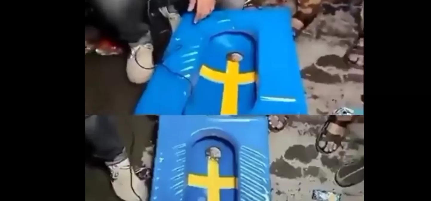 Photo of Pakistanlılar, tuvaletleri İsveç bayrağına boyadı