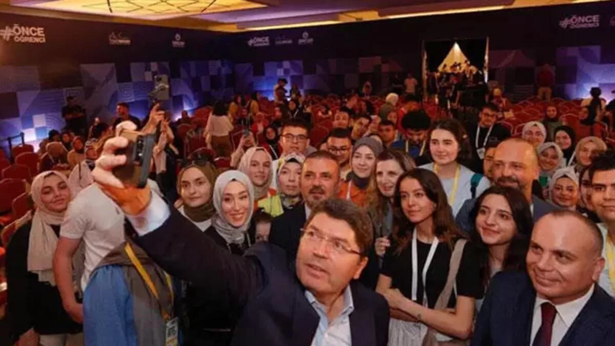 Photo of Bakan Tunç, Ankara’da öğrencilerle buluştu