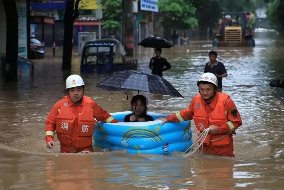 Photo of Çin’de sel felaketi! 1 milyon kişi tahliye edildi